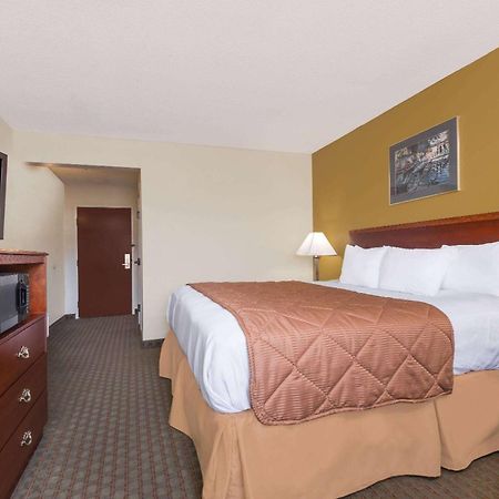 Days Inn By Wyndham Norton Exterior photo