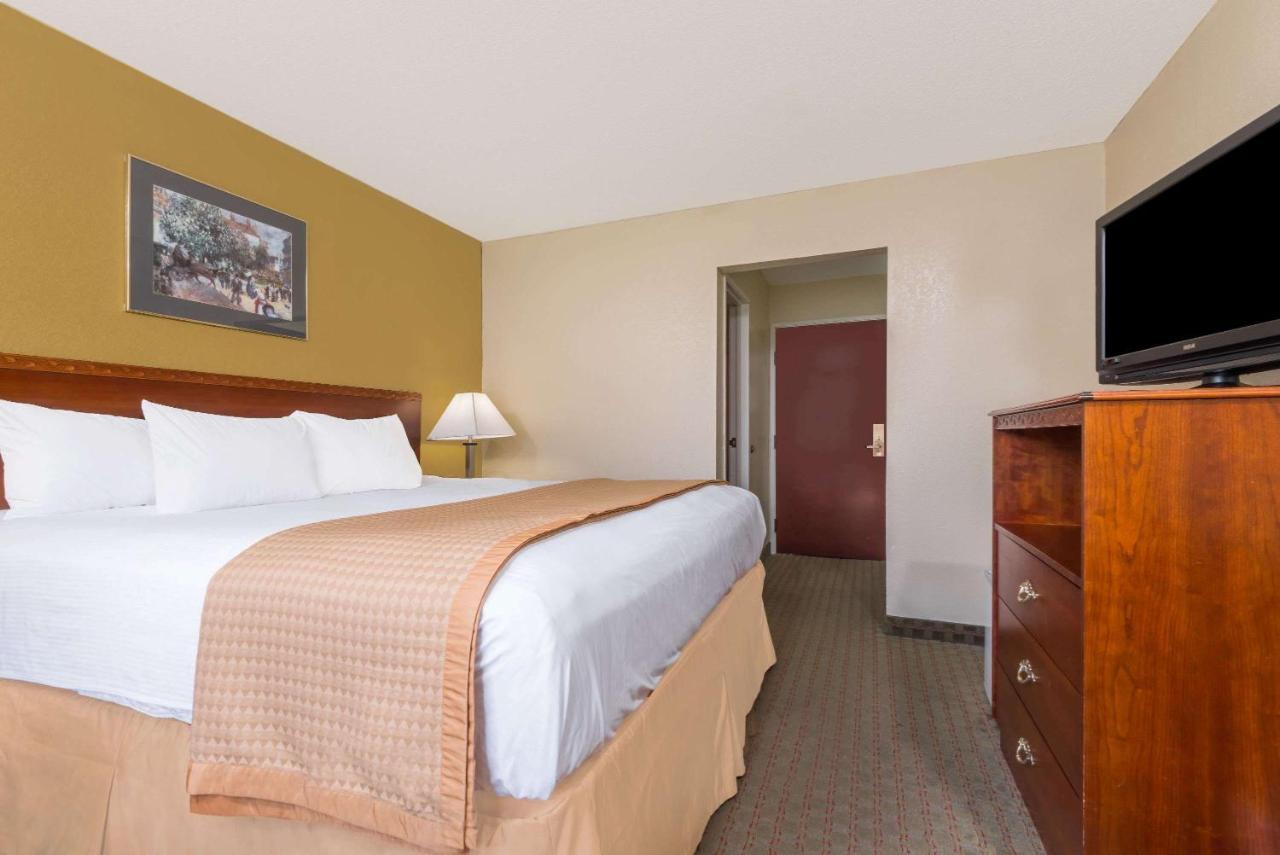 Days Inn By Wyndham Norton Exterior photo