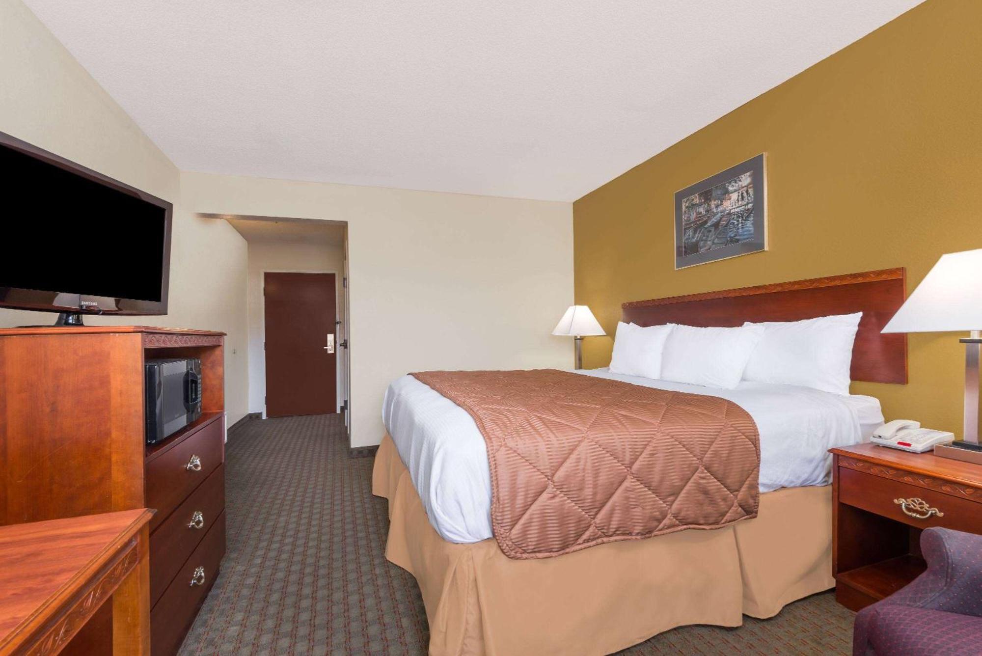 Days Inn By Wyndham Norton Exterior photo